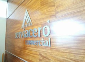 logotipos en acrilico